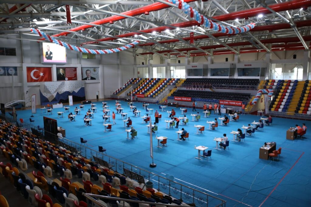 Gençler hayalindeki proje için yarışıyor