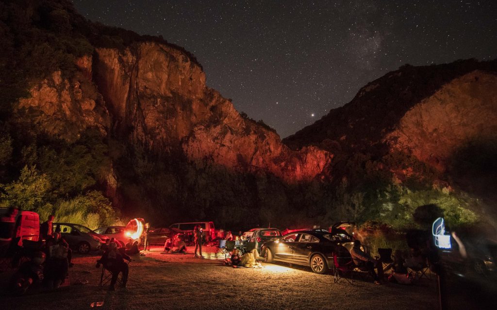 Meteor yağmurunu izlemek için kilometrelerce yol geldiler