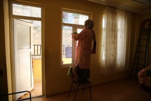 Haliliye’de evde bakım hizmeti sürüyor