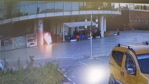 Akrabasını uyuşturucudan ihbar edince pişman olup kendini yaktı