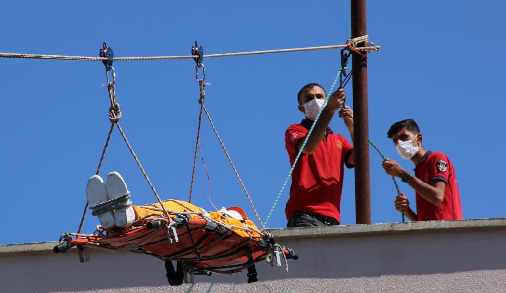 Şanlıurfa’da üniversiteli itfaiyeciler mesleğe hazırlanıyor