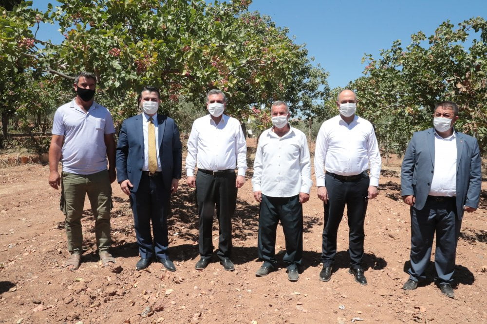 Şanlıurfa Belediye Başkanı Beyazgül’den fıstık üreticilerine ziyaret