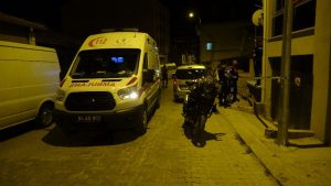 Ağabey ile kardeş arasındaki kavga kanlı bitti; 1 ölü