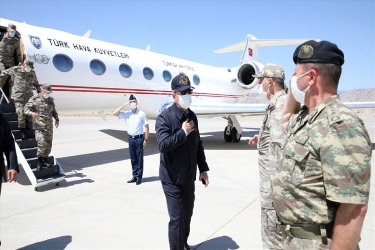 Bakan Akar’dan Irak sınırına ziyaret