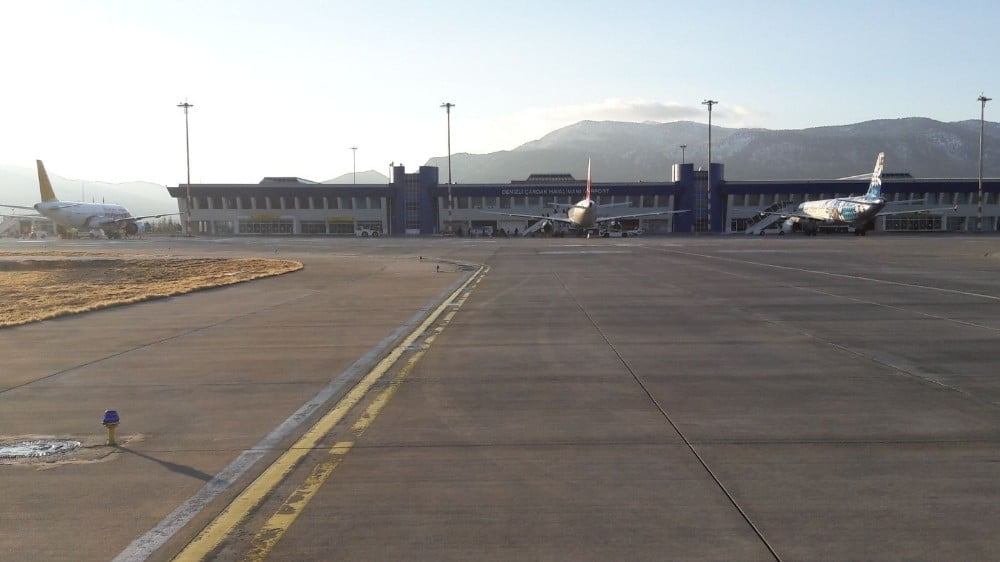 Korona virüs hastası uçağa bindi, 13 kişi karantinaya alındı