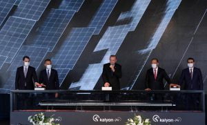 Türkiye’nin ilk entegre güneş paneli üretim fabrikası açıldı