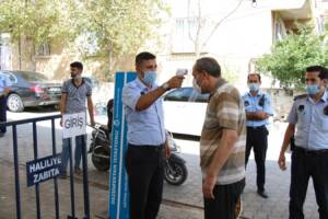 HALİLİYE’DE SEMT PAZARLARINDA SALGINLA MÜCADELE SÜRÜYOR