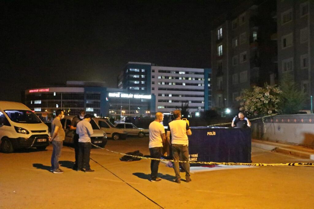 Ortağını sokak ortasında 3 bıçak darbesiyle öldürdü