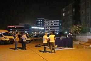 Ortağını sokak ortasında 3 bıçak darbesiyle öldürdü