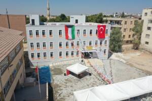 Kuveytli hayırseverlerden Suriye sınırına okul