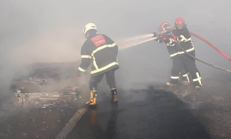 Şanlıurfa’da Seyir halindeki otomobil alev aldı