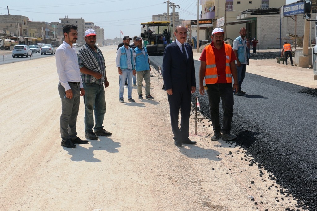 Akçakale’de asfaltlama çalışmaları aralıksız devam ediyor
