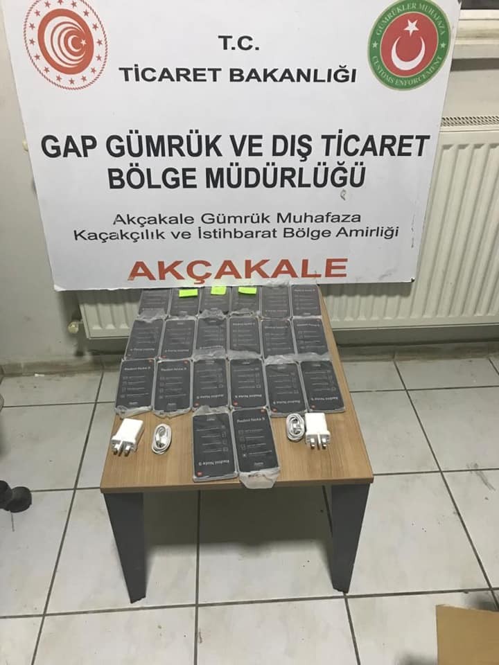 Gümrükte 20 adet kaçak cep telefonu ele geçirildi