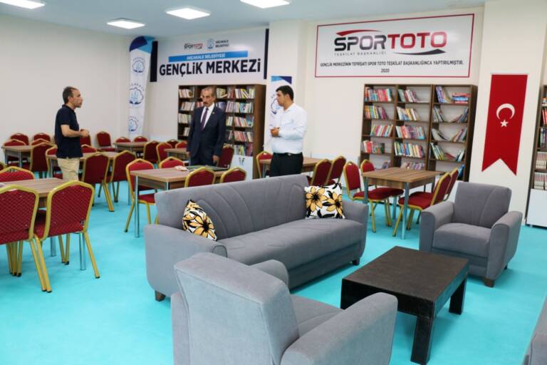 Akçakale’de kütüphane kafe açıldı