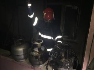 Şanlıurfa’da Yangına müdahale eden itfaiyeciler büyük tehlike atlattı