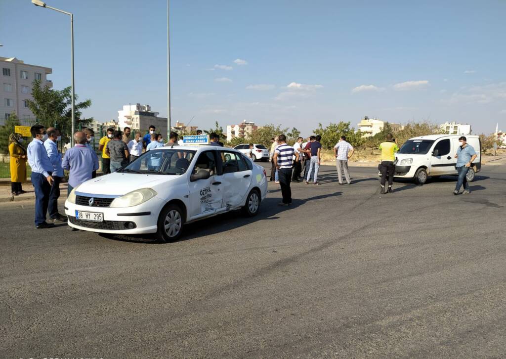 Viranşehir’de ehliyet sınavı yapıldığı sırada feci kaza