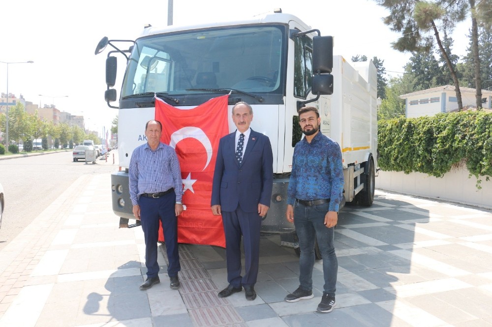 Akçakale’ye konteyner temizleme aracı kazandırıldı