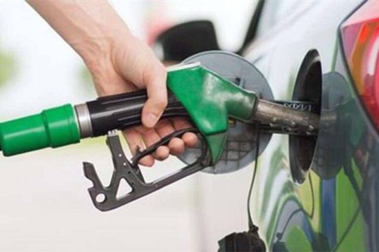 Benzine bu geceden itibaren indirim geliyor