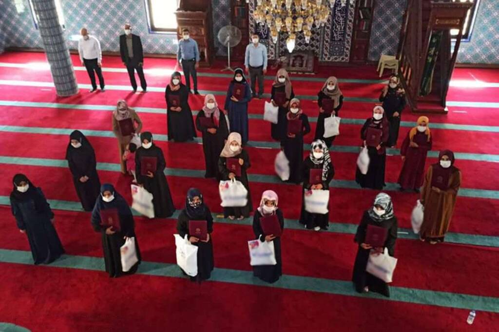 Viranşehir’de Hafızlık eğitimini tamamlayan 22 öğrenciye belgeleri verildi