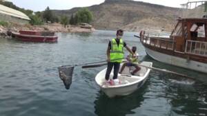 Halfeti’de sudan çöp yığını çıktı