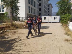 İş başvurusu için girdiği 17 fabrikada kadın işçilerin maaşlarını çaldı