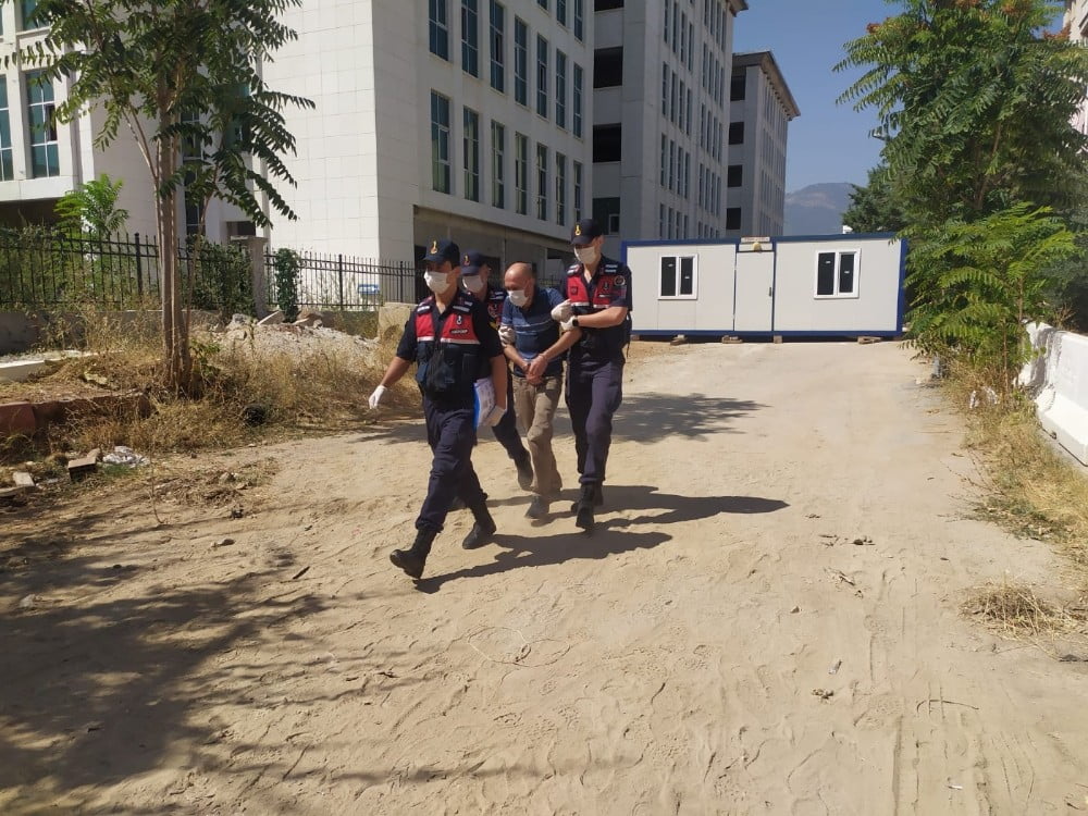 İş başvurusu için girdiği 17 fabrikada kadın işçilerin maaşlarını çaldı