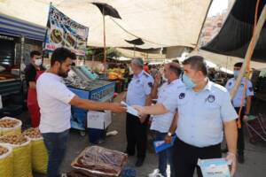 Karaköprü’de pazar yerlerinde maske ve mesafe denetimi
