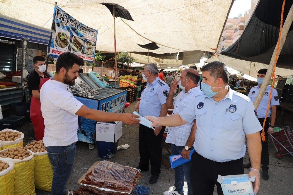 Karaköprü’de pazar yerlerinde maske ve mesafe denetimi