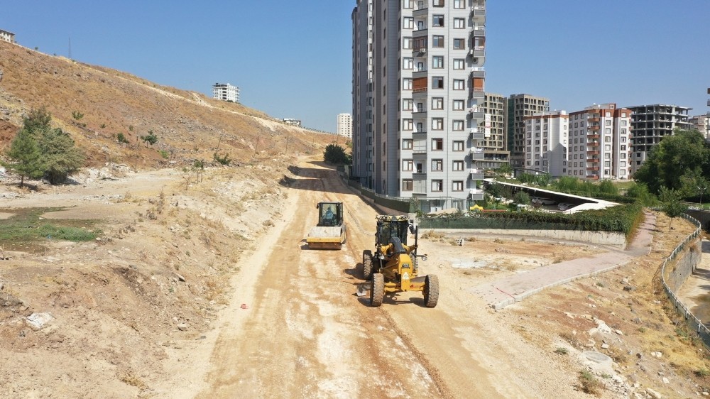 Karaköprü’de yol çalışmaları aralıksız devam ediyor