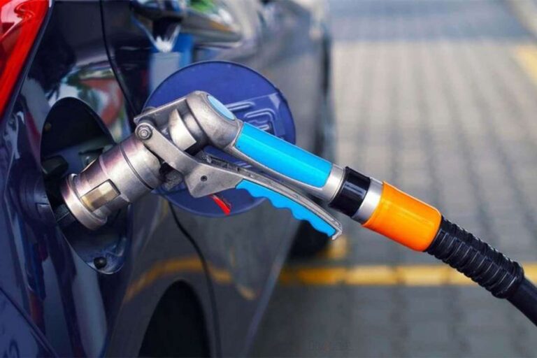 Bu geceden itibaren geçerli olmak üzere otogaza zam yapıldı