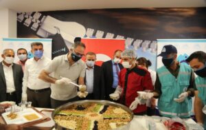 Sağlık çalışanlarına aşure ikramı