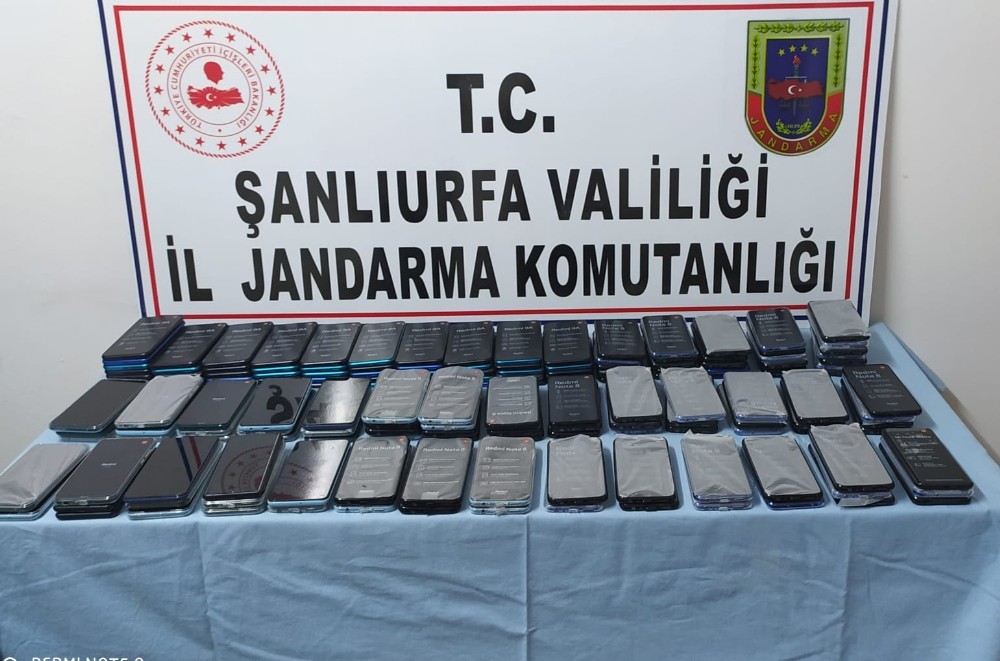 Şanlıurfa’da 157 gümrük kaçağı telefon ele geçirildi