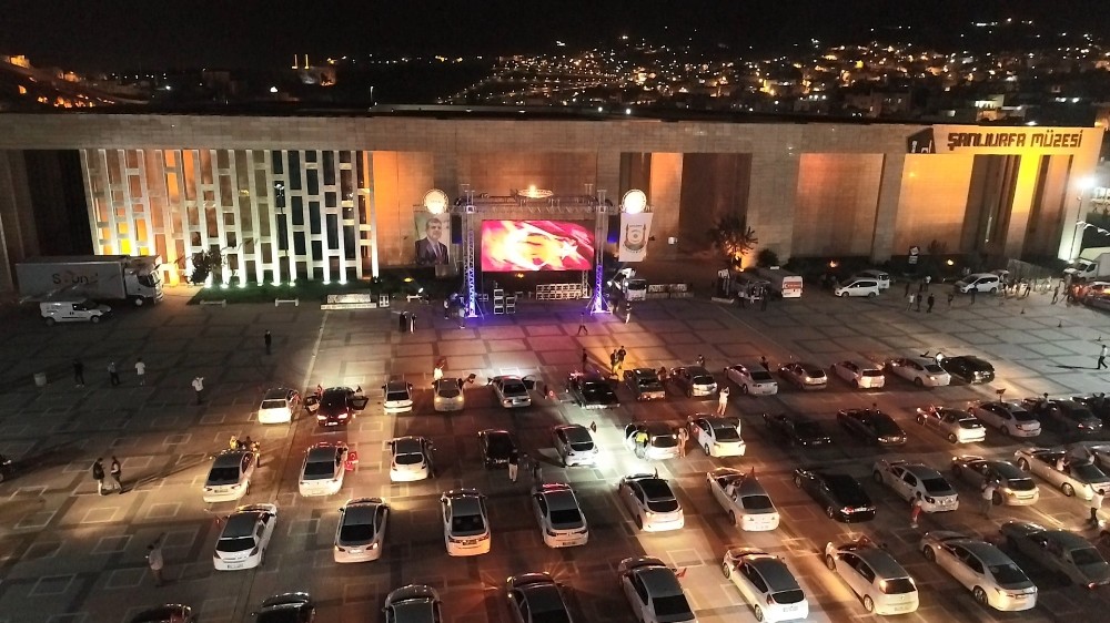 Şanlıurfa’da Açık havada sinema keyfi