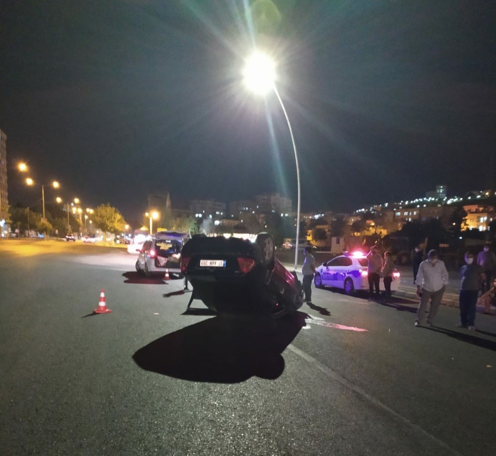 Şanlıurfa’da hızlı giden araç takla attı