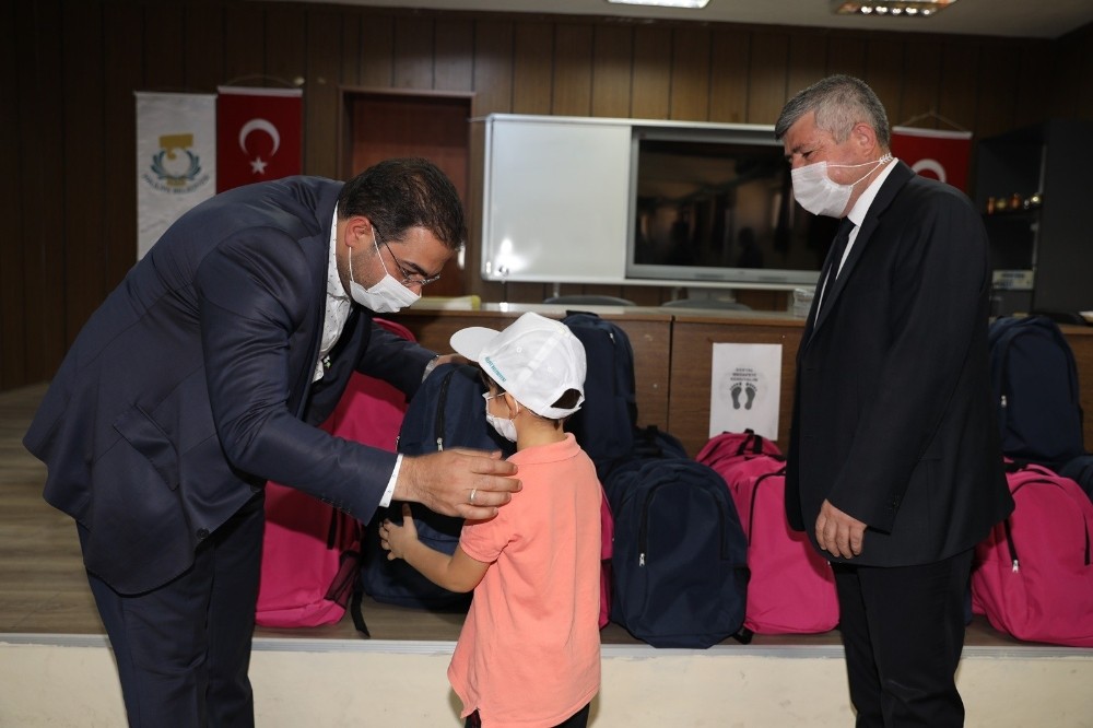 Şanlıurfa’da İhtiyaç sahibi öğrencilere kırtasiye desteği