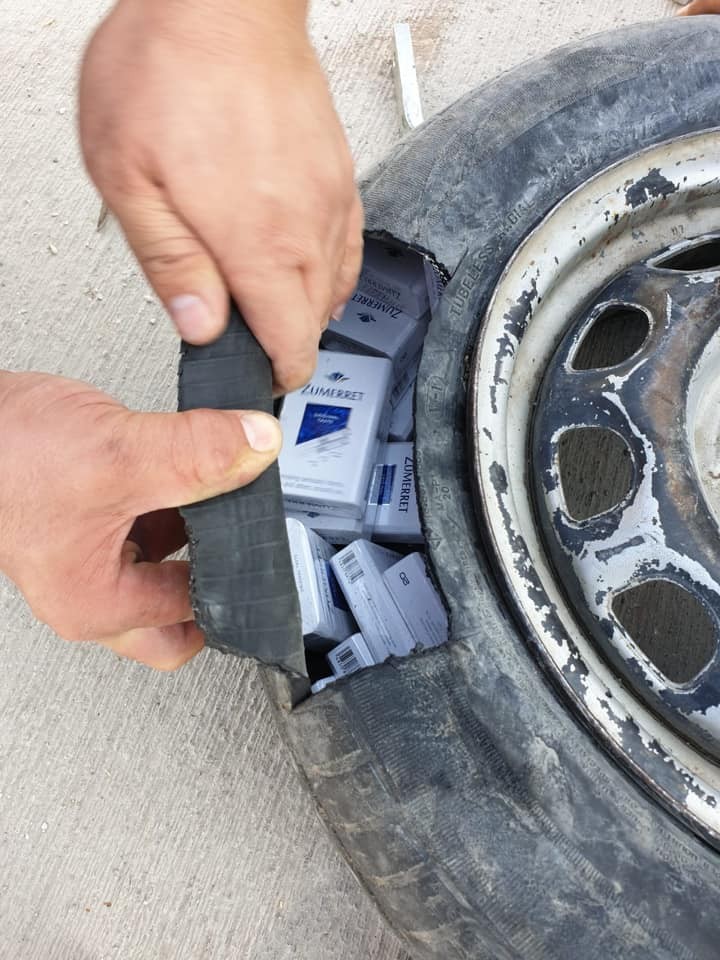 Şanlıurfa’da Lastik arasında kaçak sigara sevkiyatına darbe