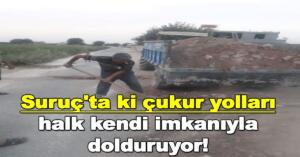 Suruçtaki’ki çukur yolları halk kendi imkanıyla dolduruyor
