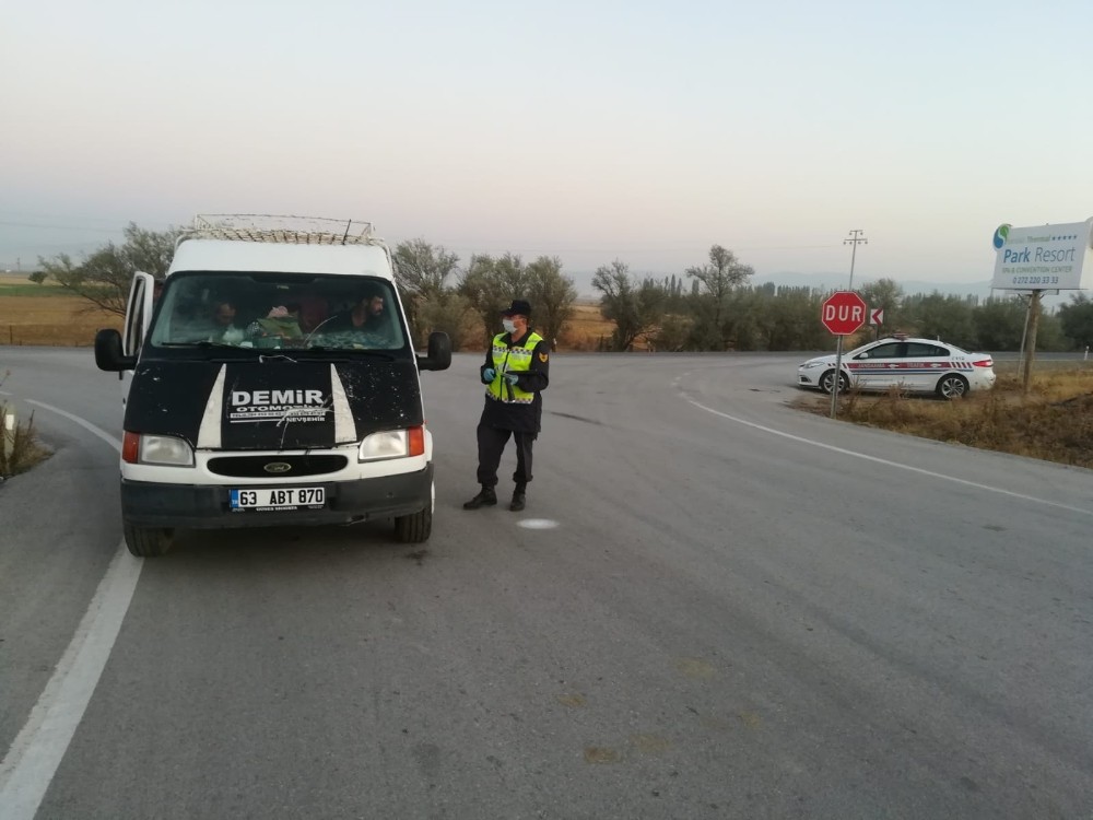 Tarım işçileri taşıyan araçlar denetlendi