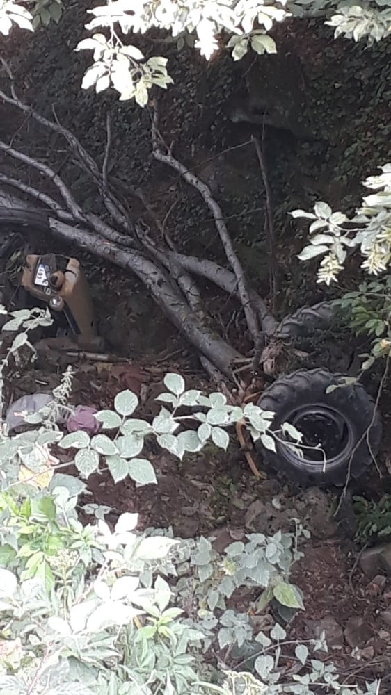 Traktör dereye uçtu : 1 ölü, 1 yaralı