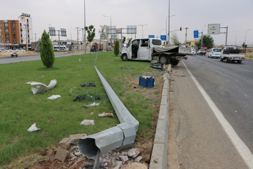 Zincirleme kazada 2 kişi yaralandı