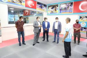 Canpolat’tan gençlere destek