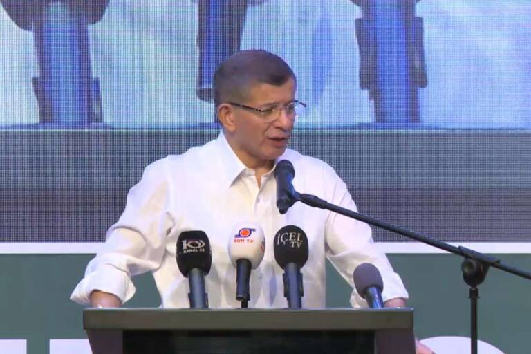 Gelecek Partisi Genel Başkanı Davutoğlu Mersin’deki kongrede konuştu