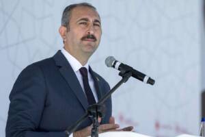 Hâkim-savcı adaylık dönemi stajı 2 yıla çıkarıldı