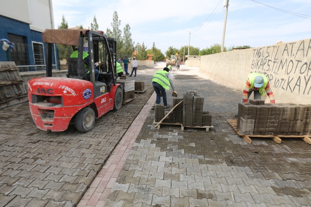 Haliliye kırsalında parke döşemesi çalışmaları