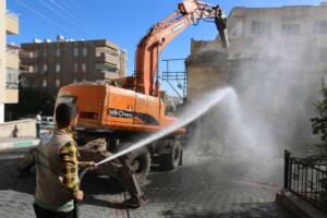 Haliliye’de metruk yapılar yıkılıyor