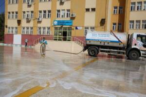 Haliliye’de okullarda dezenfekte çalışmaları aralıksız sürüyor