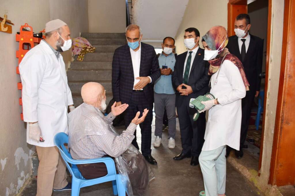 Hilvan’da 1200 yaşlı ve engelliye evde bakım hizmeti