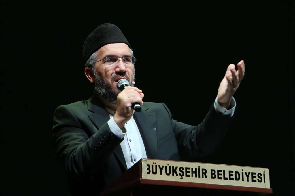 İlahiyatçı Şenocak’tan Fransa mallarını boykot çağrısı