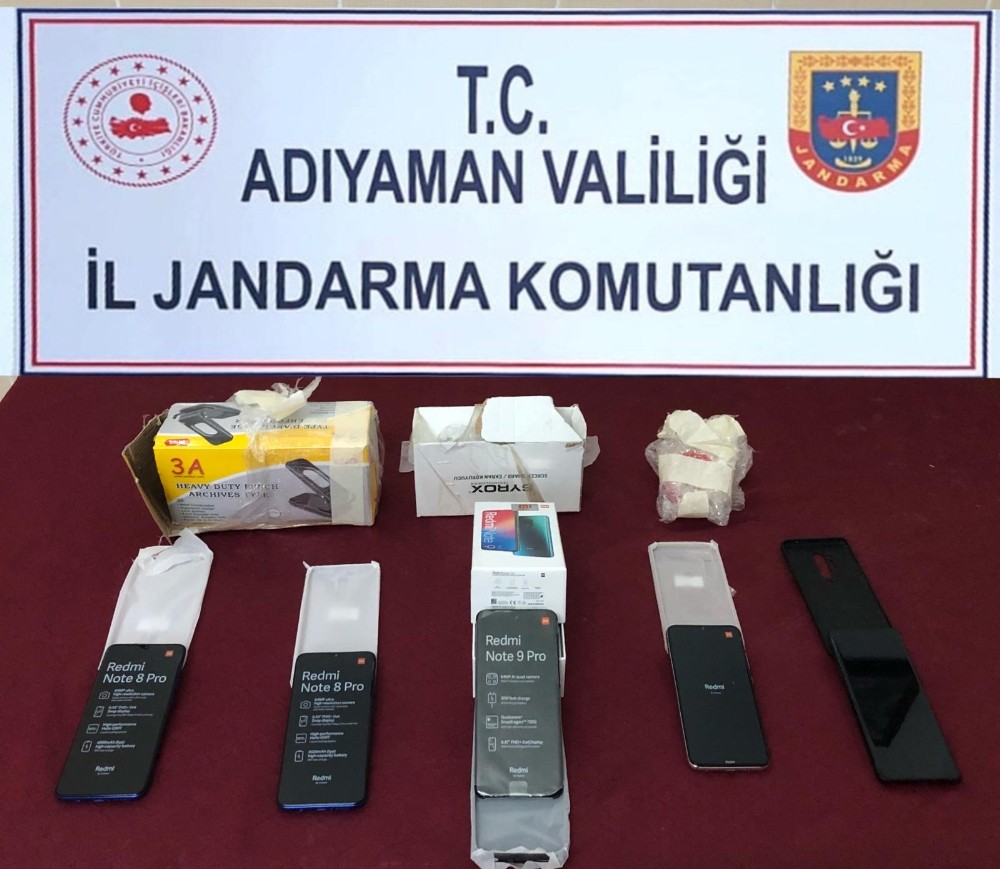 Jandarma kaçak cep telefonu ele geçirdi