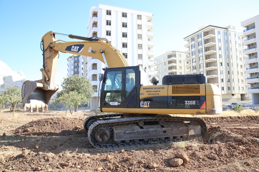 Karaköpörü’de yol seferberliği devam ediyor